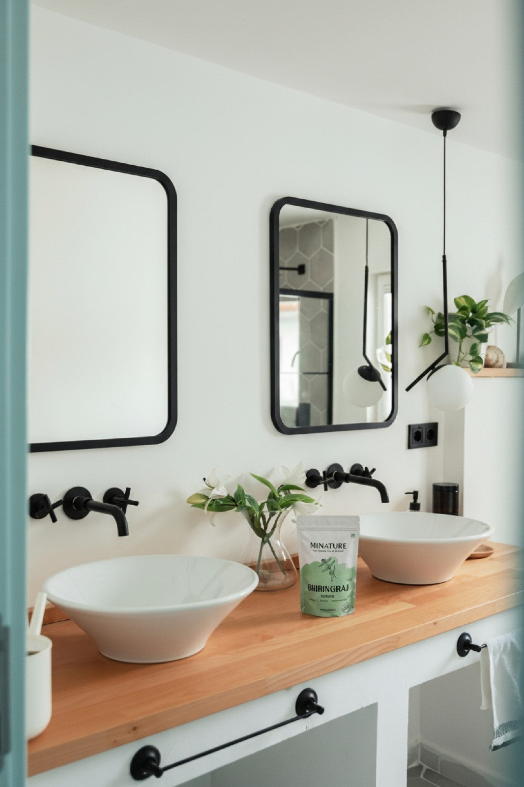 Bhringraj powder in bathroom